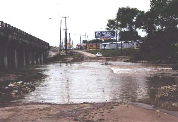 creek.JPG (30460 bytes)